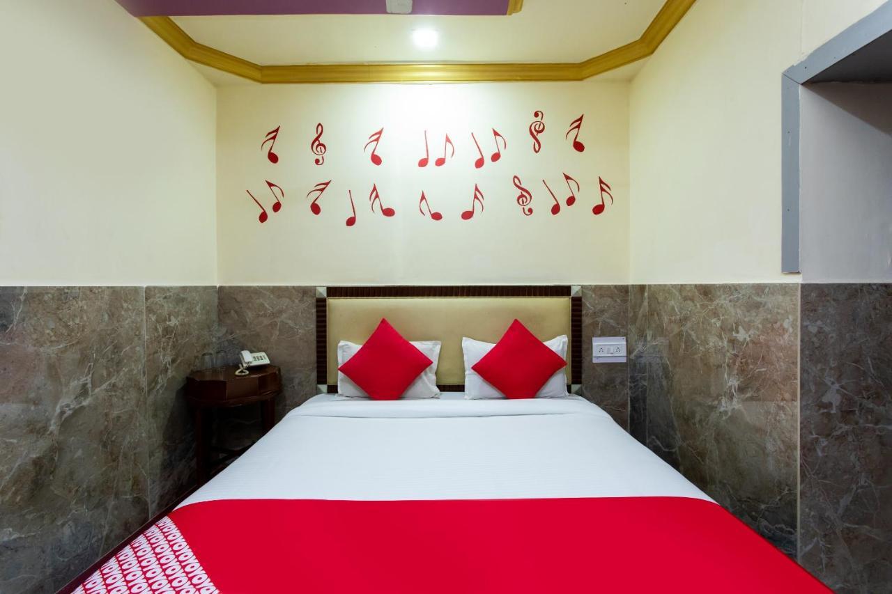 Oyo 24196 Hotel Shreenath Palace Ujjain Dış mekan fotoğraf